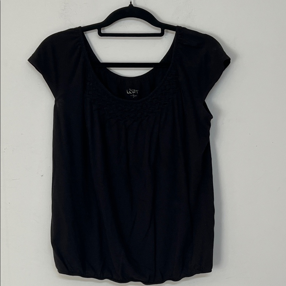 🌞 LOFT Black pullover braided neck detail trim cup sleeve blouse women size M